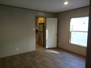 5603 Larry St in Zephyrhills, FL - Building Photo - Building Photo