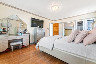 1318 E 58th St, Unit 1 in Brooklyn, NY - Building Photo - Building Photo