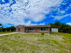 162 Ott Cir in Port Charlotte, FL - Building Photo