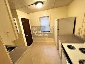 901 N Wisconsin St in Mitchell, SD - Building Photo - Building Photo