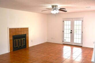 1207 Crupp Ct in Austin, TX - Foto de edificio - Building Photo