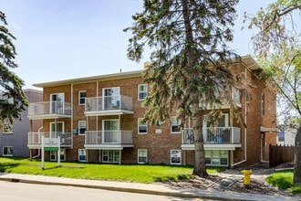 Park Apartments in Saskatoon, SK - Building Photo - Building Photo