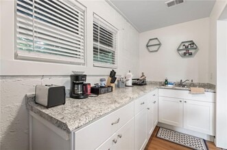 255 Richardson Rd NW in Atlanta, GA - Foto de edificio - Building Photo