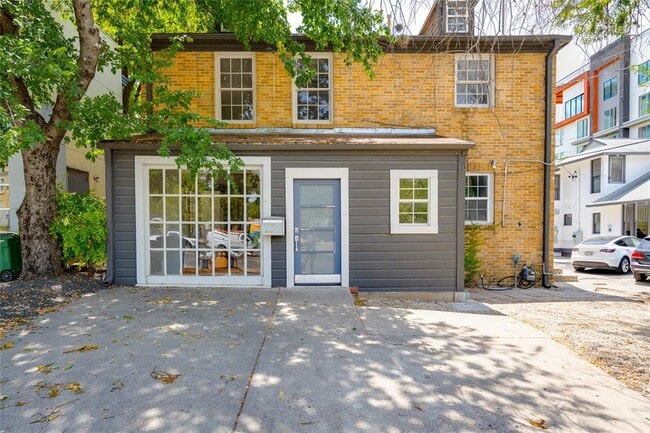 property at 807 W 12th St