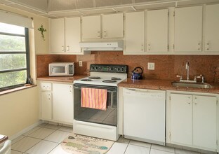 21218 Lago Cir-Unit -B in Boca Raton, FL - Building Photo - Building Photo