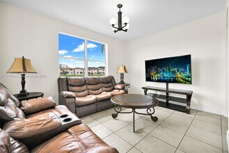 11582 NW 69th Terrace in Doral, FL - Building Photo - Building Photo