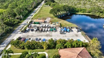 741 SW South River Dr in Stuart, FL - Building Photo