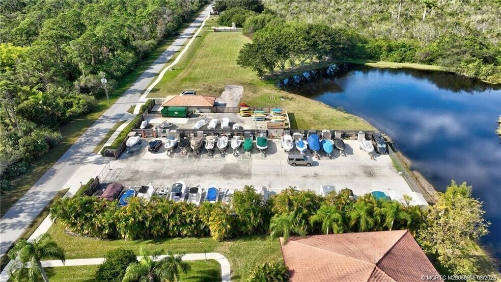 741 SW South River Dr in Stuart, FL - Building Photo