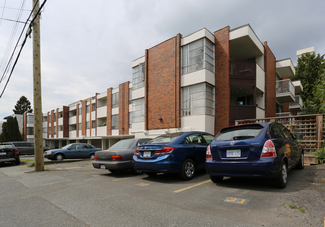 Sheridan Court in Vancouver, BC - Building Photo - Building Photo