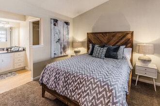 Canterbury Courts in Richardson, TX - Building Photo - Building Photo
