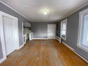 47 Myrtle St in Claremont, NH - Building Photo - Building Photo