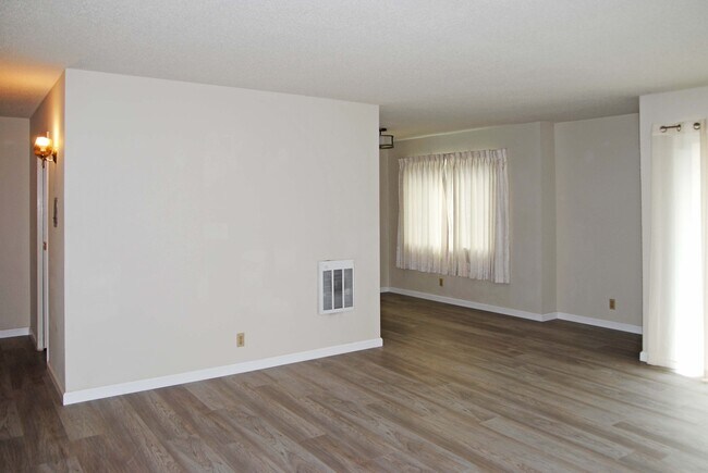 280 Lee St in Oakland, CA - Building Photo - Building Photo