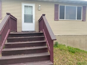 103 Abens Ave, Unit 103A in Henry, IL - Building Photo - Building Photo