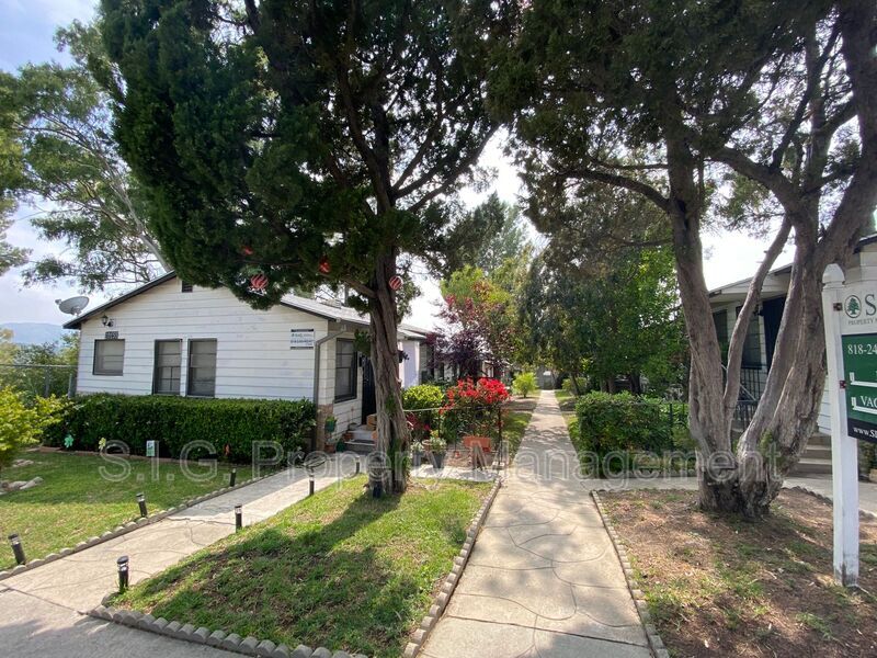 10165 Silverton Ave in Los Angeles, CA - Building Photo