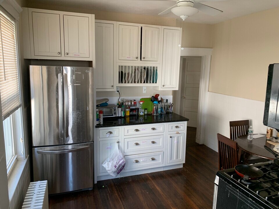 260 Boston Ave, Unit #1 in Medford, MA - Foto de edificio