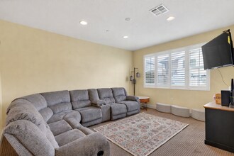 306 Calle Rayo in San Marcos, CA - Building Photo - Building Photo