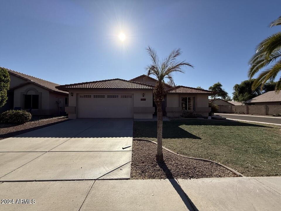 8775 W Melinda Ln in Peoria, AZ - Building Photo