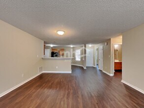 5833 Cabot Dr in Indianapolis, IN - Foto de edificio - Building Photo