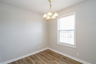 233 Waterford Dr in Oak Grove, KY - Building Photo - Building Photo