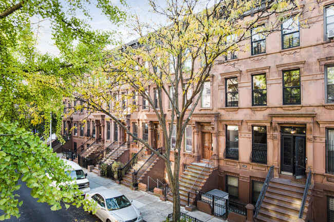 124 W 131st St in New York, NY - Foto de edificio - Building Photo