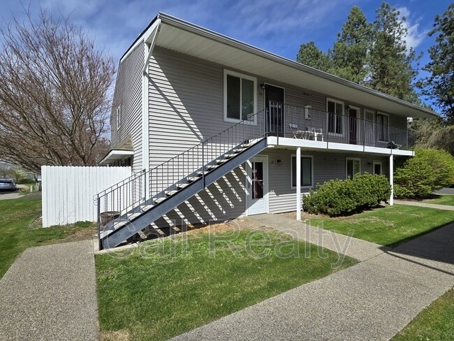 property at 8516 N Mayfair St
