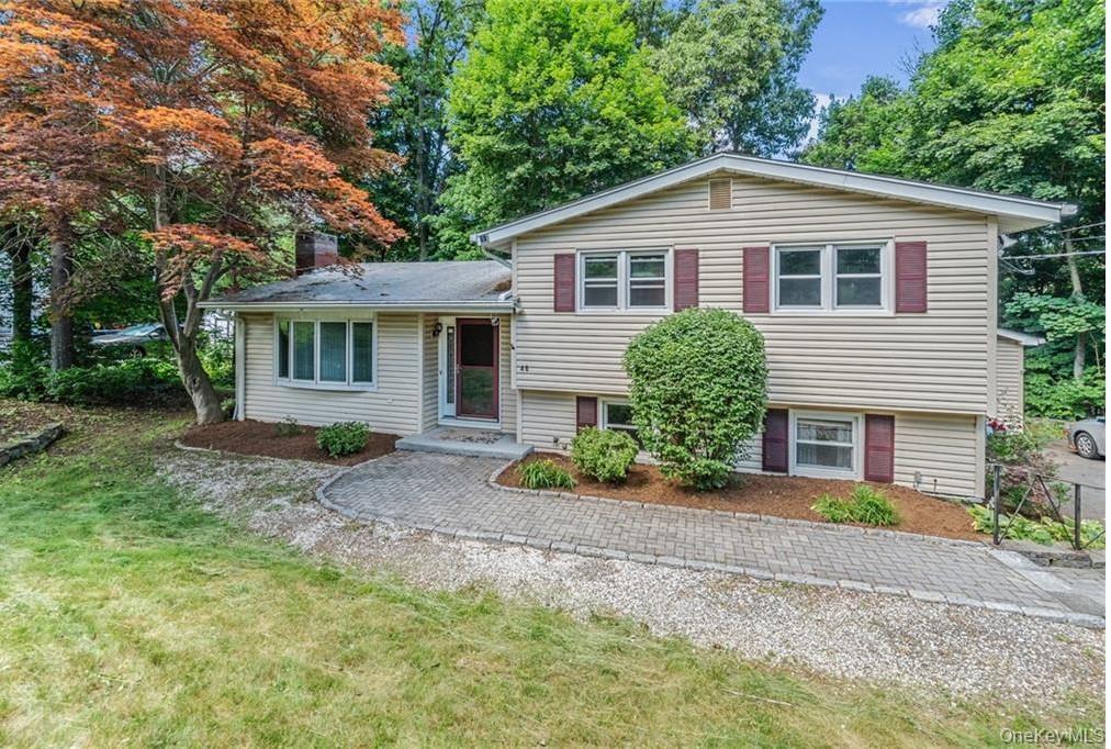 46 Midland Ave in Woodbury, NY - Building Photo