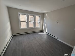 82 Waldorf Ave in Bridgeport, CT - Building Photo - Building Photo