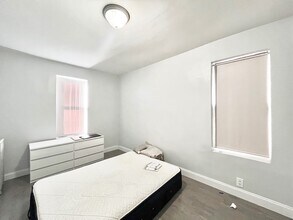 24 Thayer St in New York, NY - Building Photo - Building Photo