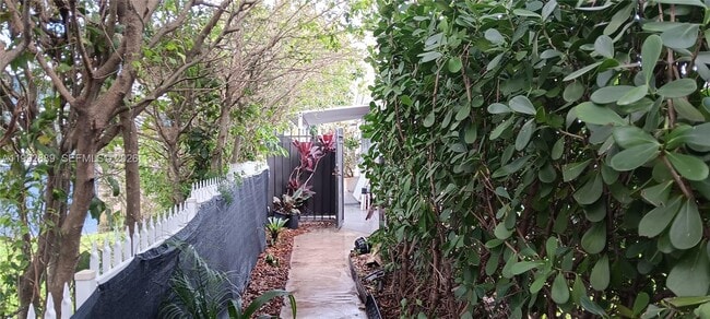 6761 Branch St in Hollywood, FL - Building Photo - Building Photo