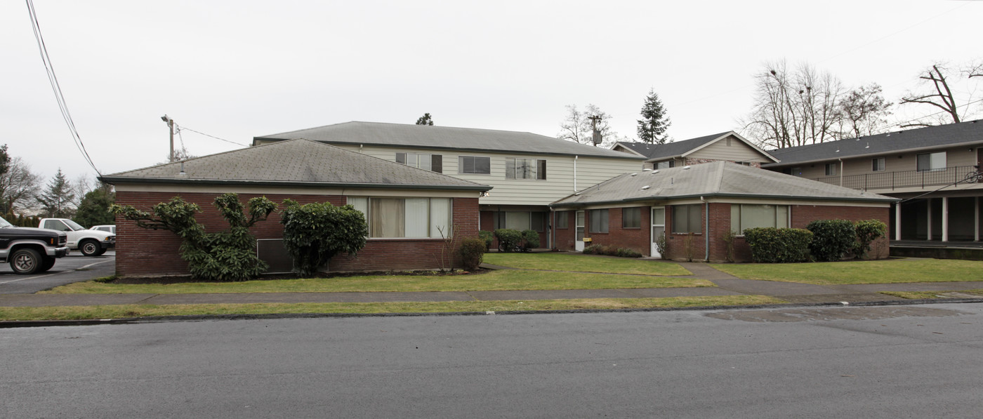 Rivercrest Apartments in Vancouver, WA - Building Photo