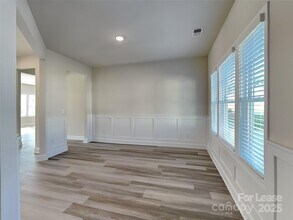 212 Queenshall Rd in Mooresville, NC - Building Photo - Building Photo