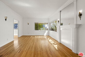 1326 Londonderry View Dr in Los Angeles, CA - Building Photo - Building Photo