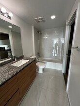 529 SW 3rd St, Unit A2 in Miami, FL - Foto de edificio - Building Photo