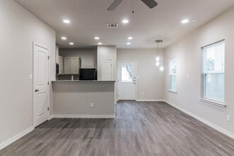 106 Peruna Dr in Marble Falls, TX - Building Photo - Building Photo