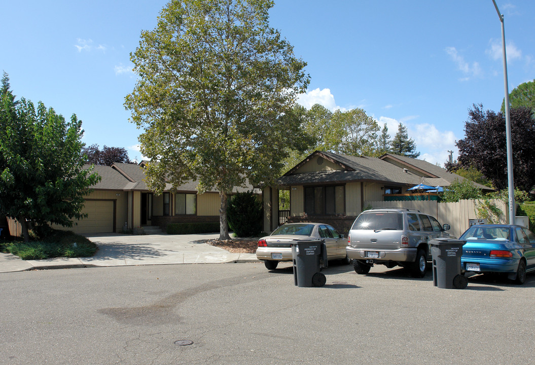 809 Swift Ct in Santa Rosa, CA - Building Photo