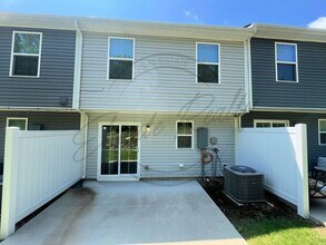 317 Sunny Vw Dr in Lebanon, TN - Foto de edificio - Building Photo