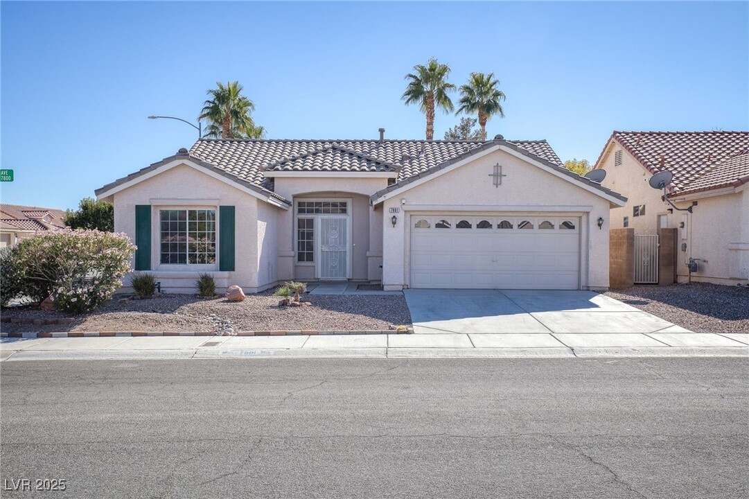 7801 High Stream Ave in Las Vegas, NV - Building Photo