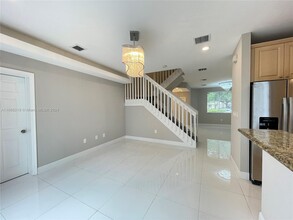 6524 Hidden Cove Dr in Davie, FL - Building Photo - Building Photo