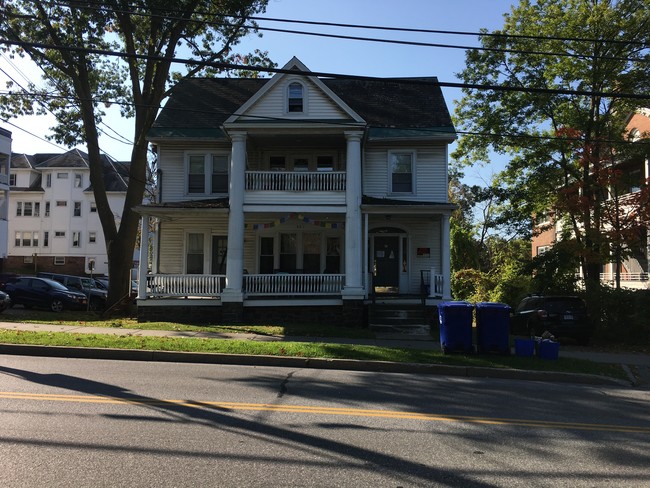 307 Pearl St, Unit Apartment 5