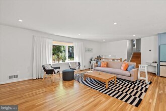 6123 Beech Tree Dr in Alexandria, VA - Building Photo - Building Photo