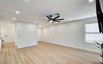 3948 N Cobble Creek Ct in Las Vegas, NV - Building Photo - Building Photo