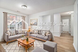 10143 Deep Creek Dr in Union City, GA - Building Photo - Building Photo