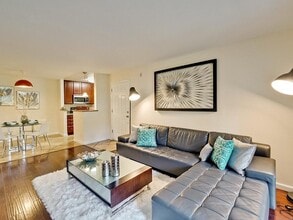 684 Teatree Ct, Unit 2 Bedroom 2 Bath for Rent in San Jose, CA - Foto de edificio - Building Photo