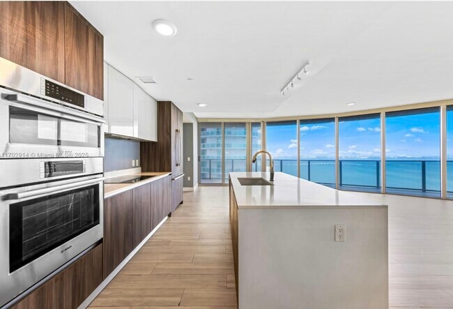 488 NE 18th St in Miami, FL - Foto de edificio - Building Photo