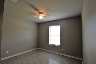 6337 Villa Rosa Way in Tyler, TX - Foto de edificio - Building Photo