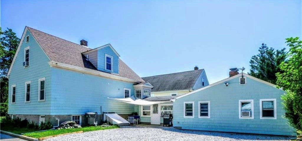 38 Hilltop Ave-Unit -main house in Middletown, RI - Building Photo