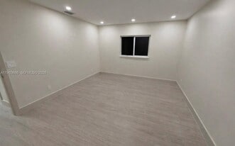 9960 NW 23rd St in Coral Springs, FL - Building Photo