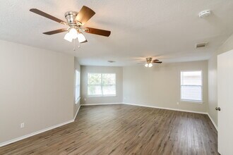 438 Wiggins Creek in San Antonio, TX - Building Photo - Building Photo