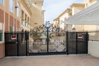 401 S Garfield Ave in Monterey Park, CA - Building Photo - Building Photo