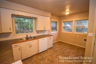 2266 Alder St in Eugene, OR - Building Photo - Building Photo